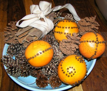 http://www.countrysideliving.net/img/at-home/Xmas-Pomanders-3.jpg