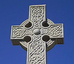 Кельтский крест (Celtic Cross) - широко распространенный языческий символ единства четверичных явлений (например, времен года)