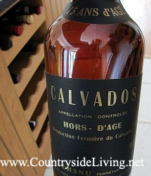 Кальвадос 15-летней выдержки. Кальвадос - яблочный бренди из Нормании