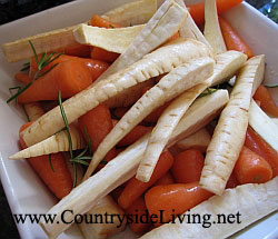 Пастернак и маленькая морковка Шатнете (Chantenay). Запеките их в духовке в оливоквом масле в течение получаса или чуть дольше 