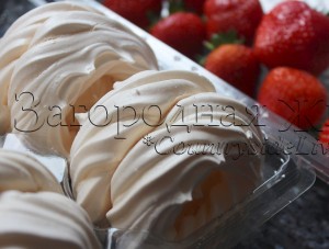 Английский десерт Итон Месс (Eton Mess) из свежей клубники, безе и сливок Английский десерт Итон Месс (Eton Mess) из свежей клубники, безе и сливок